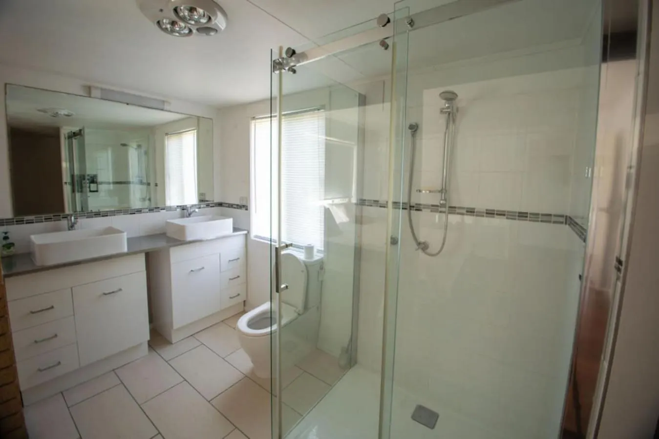 Marina Views - Waterfront And Sleeps 8 People Vila Buddina Casa de Férias