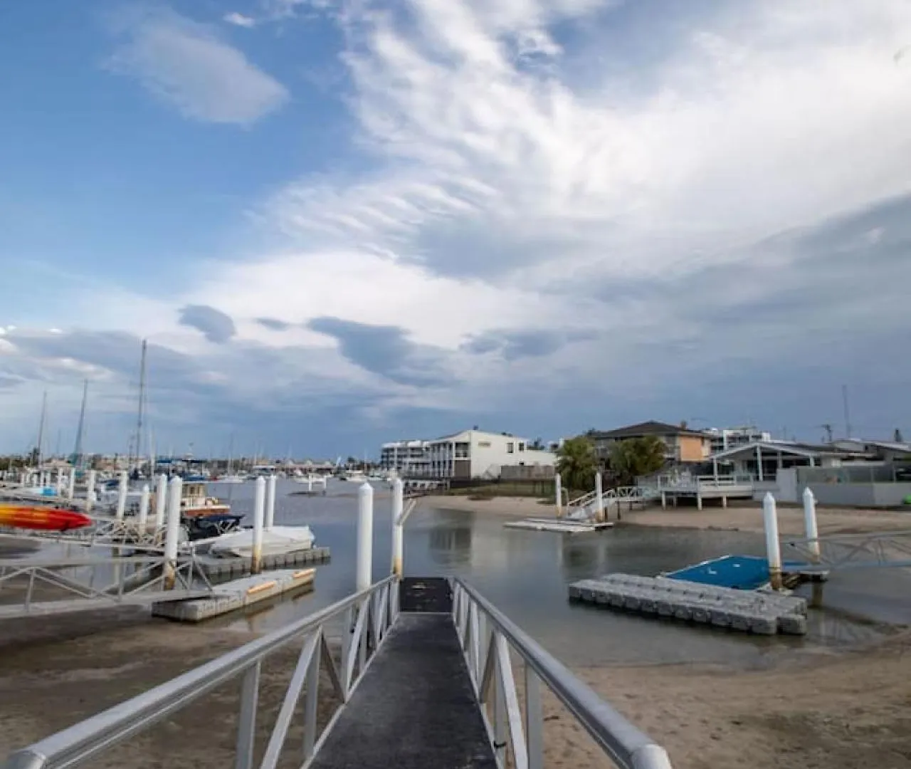 Marina Views - Waterfront And Sleeps 8 People Vila Buddina Austrália