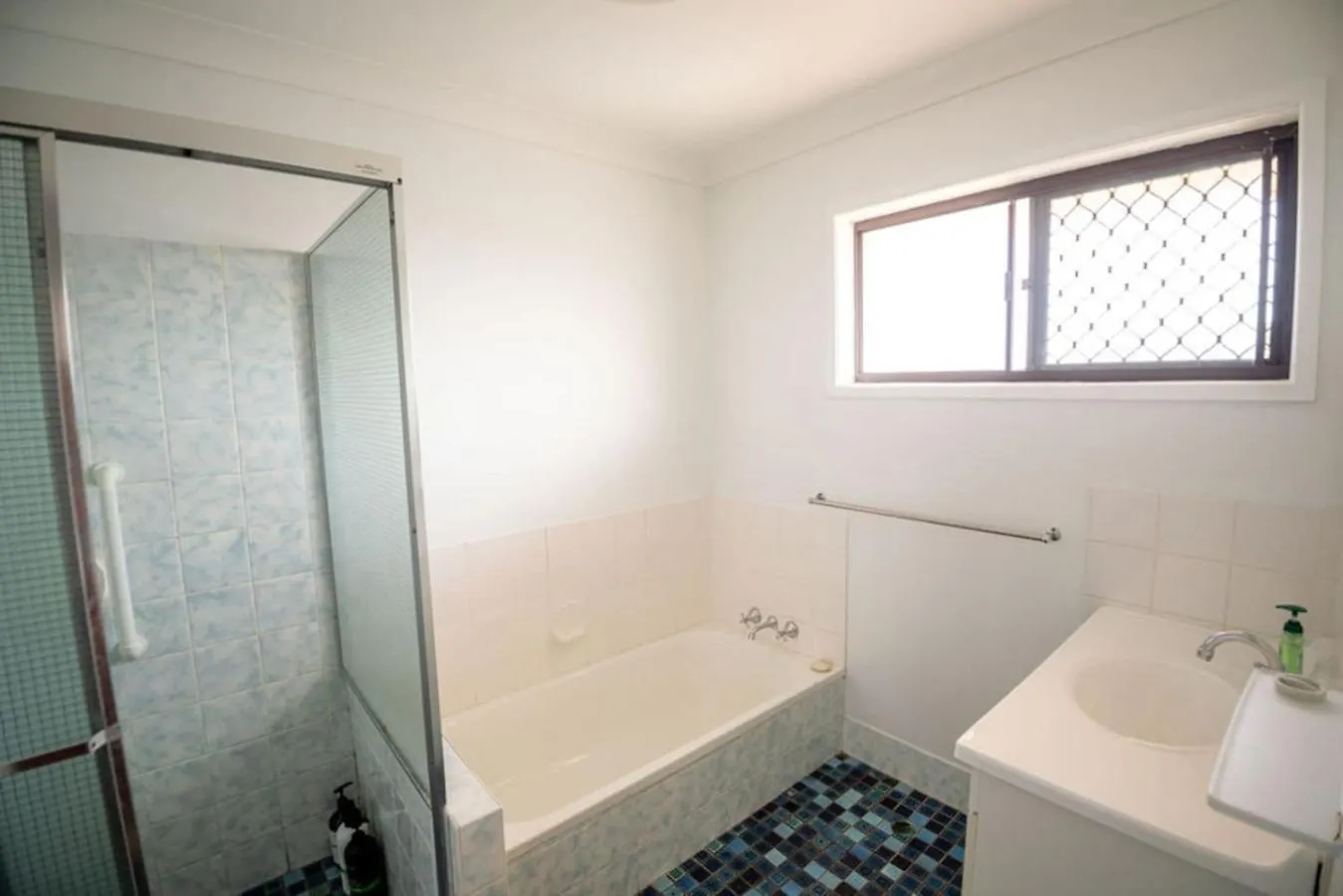 Marina Views - Waterfront And Sleeps 8 People Villa Buddina